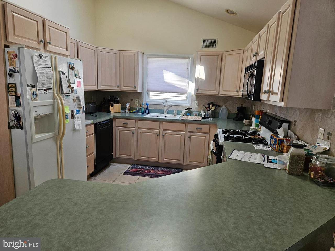 https://bt-photos.global.ssl.fastly.net/brightmls/1280_boomver_1_804755519438-2.jpg