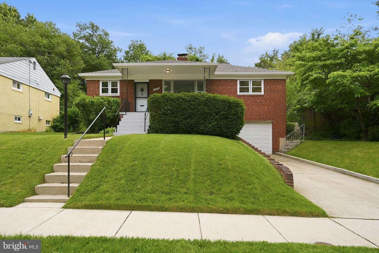 10207 Brunswick Avenue - Photo 1
