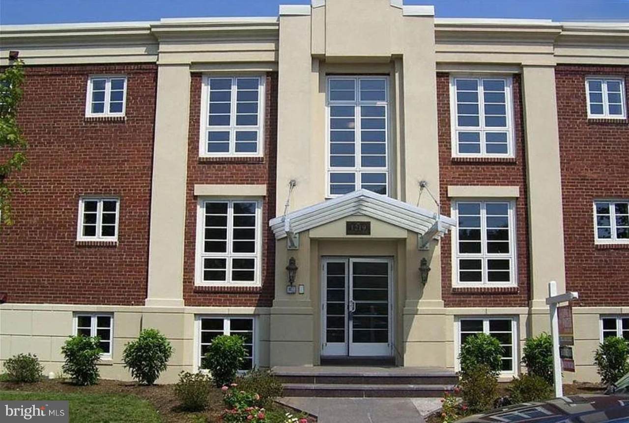 1219 Oronoco Street - Photo 1