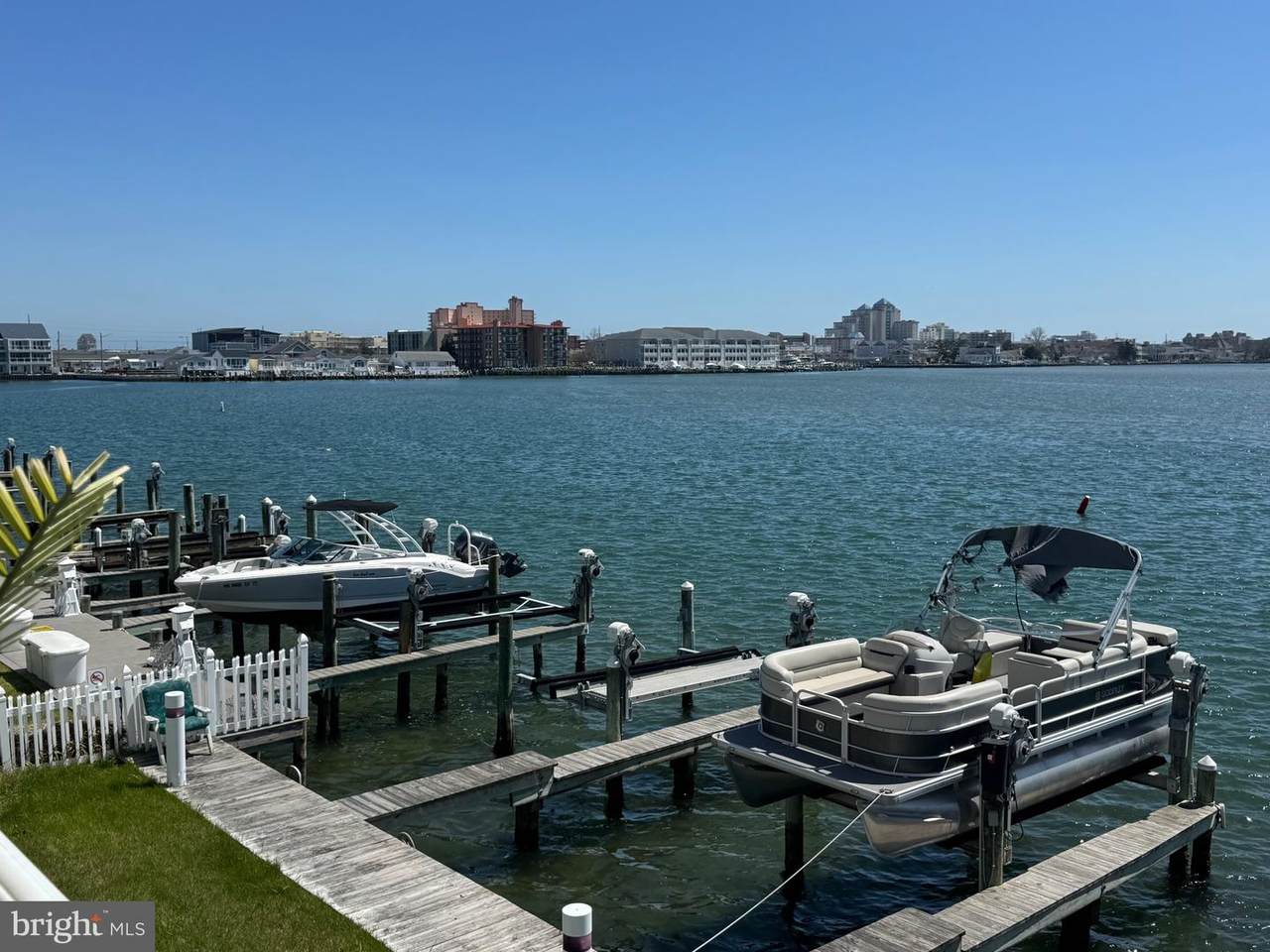 421 Bayshore Drive - Photo 1