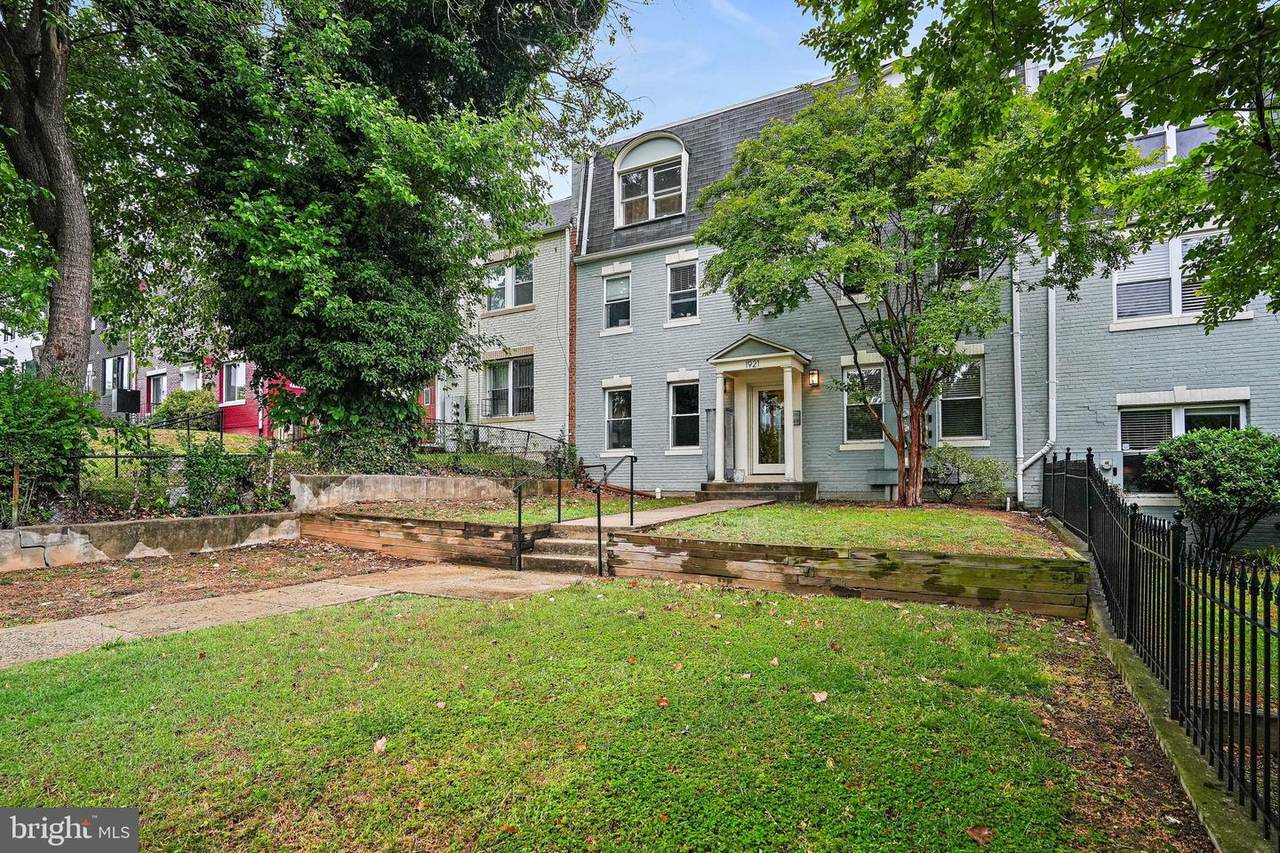 1921 2ND Street - Photo 1