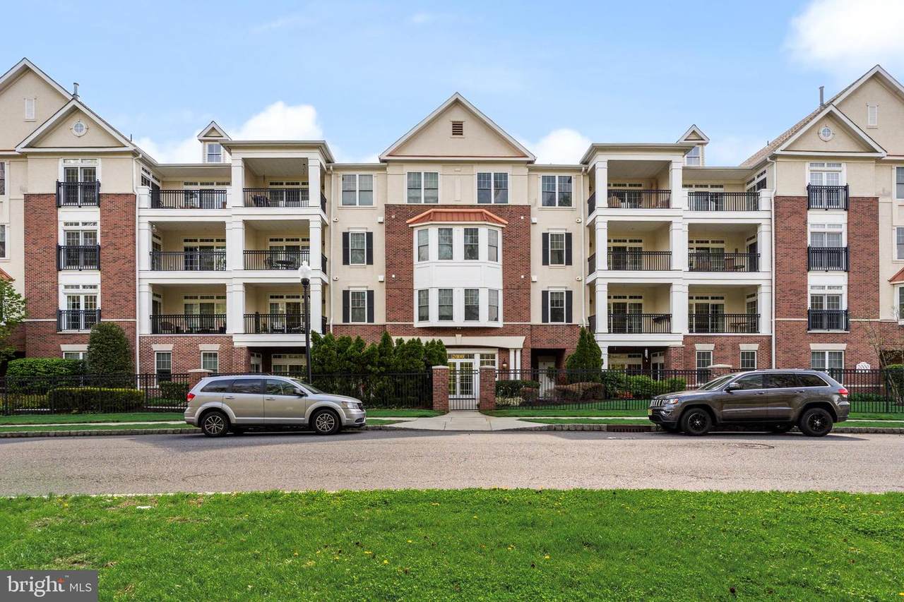 2022 Crescent Way - Photo 1