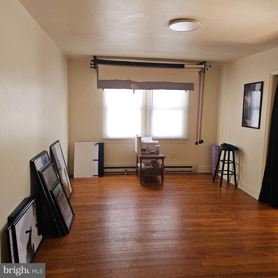 https://bt-photos.global.ssl.fastly.net/brightmls/1280_boomver_1_804775533812-2.jpg