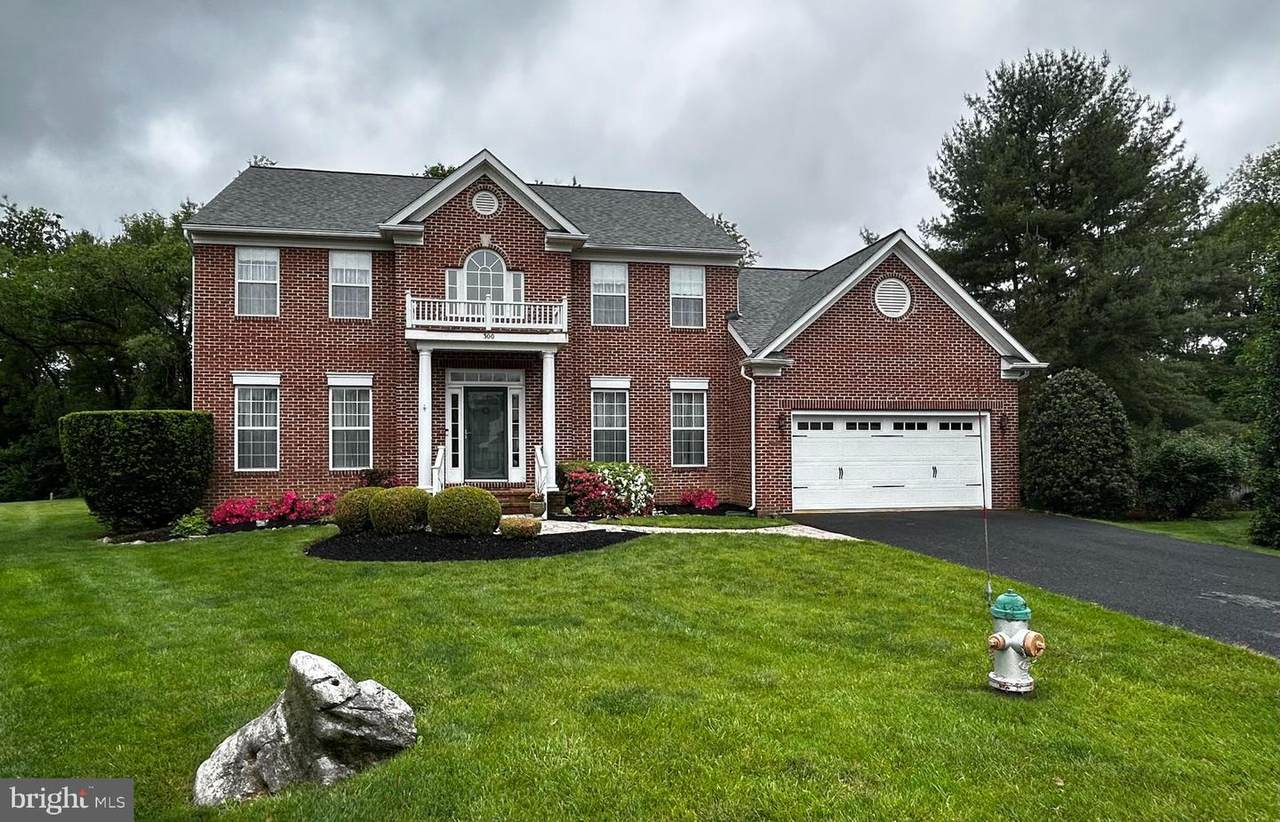 300 Archer Court - Photo 1