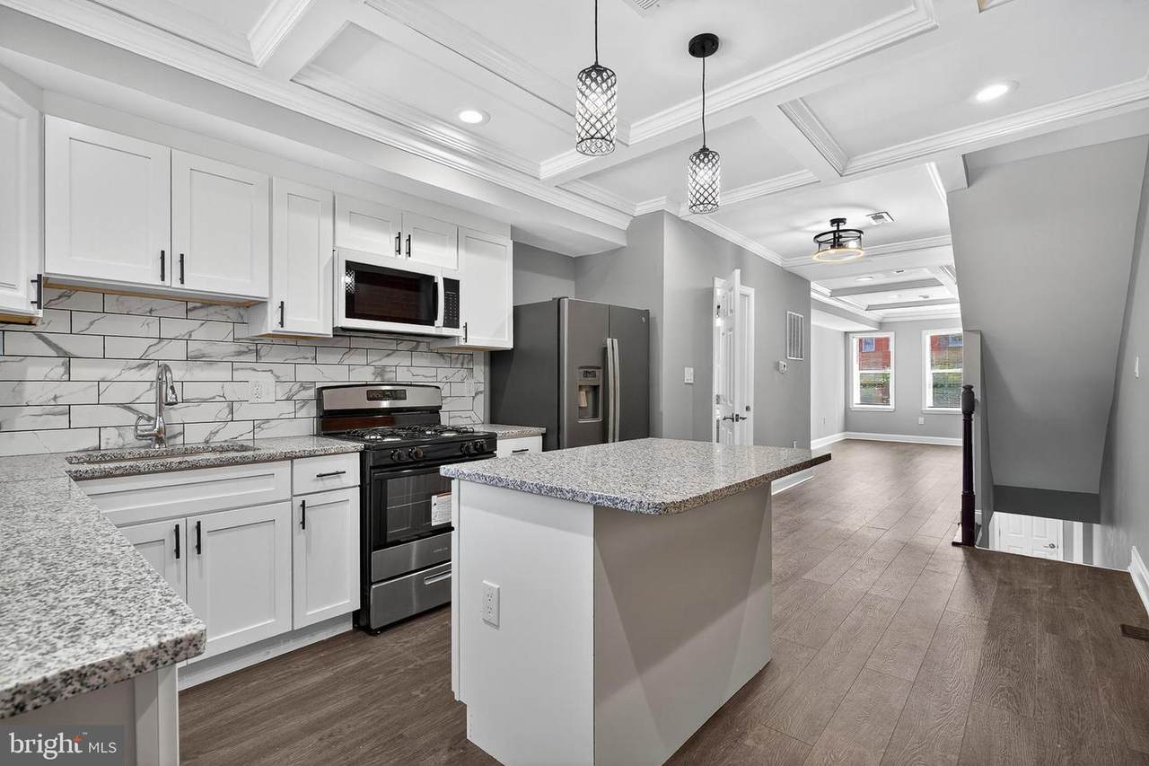 320 Pulaski Street - Photo 1