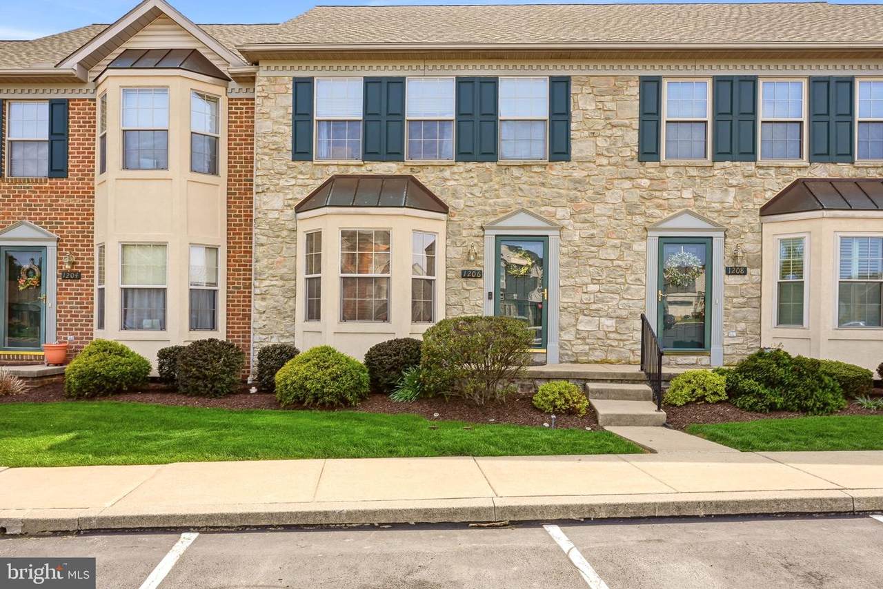 1206 Cobblestone Lane - Photo 1