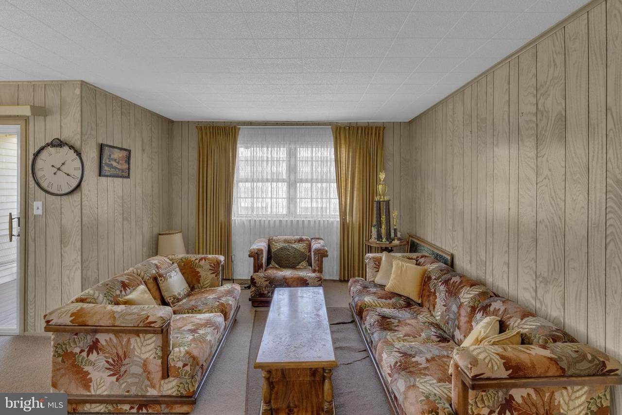 https://bt-photos.global.ssl.fastly.net/brightmls/1280_boomver_1_804798265902-2.jpg