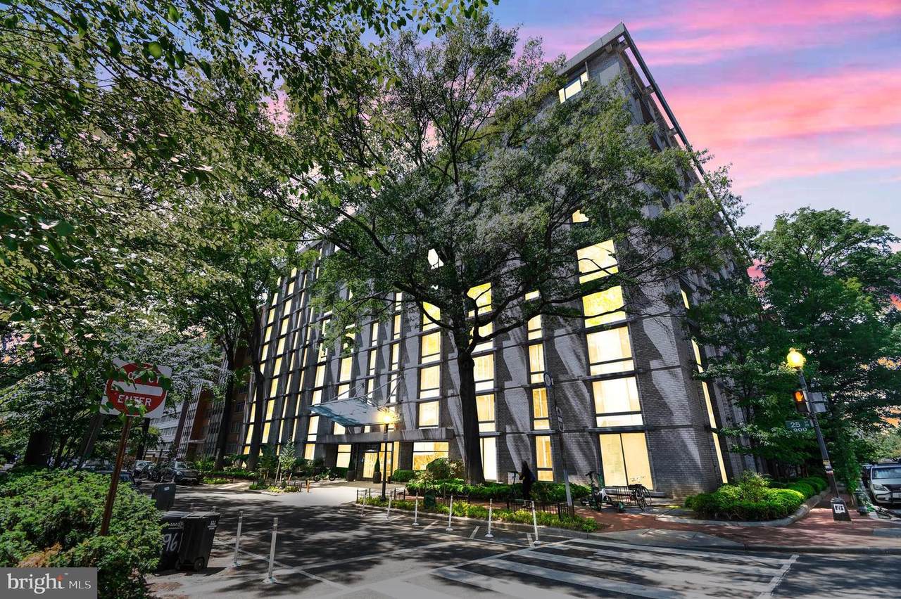 950 25TH Street - Photo 1