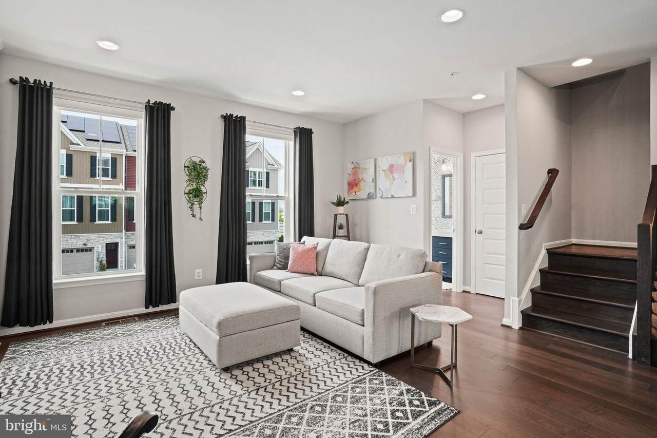 https://bt-photos.global.ssl.fastly.net/brightmls/1280_boomver_2_804799384236-2.jpg