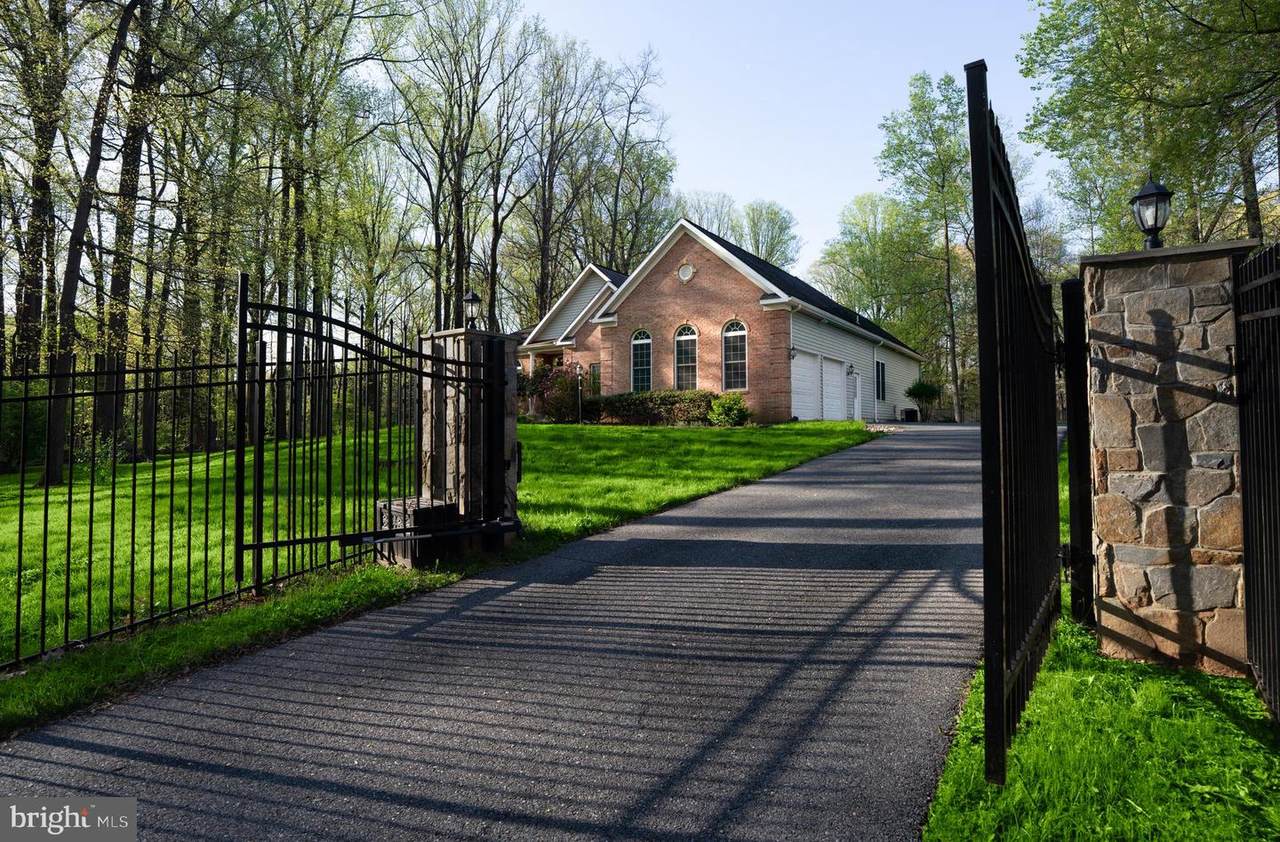 4300 Pinetree Road - Photo 1