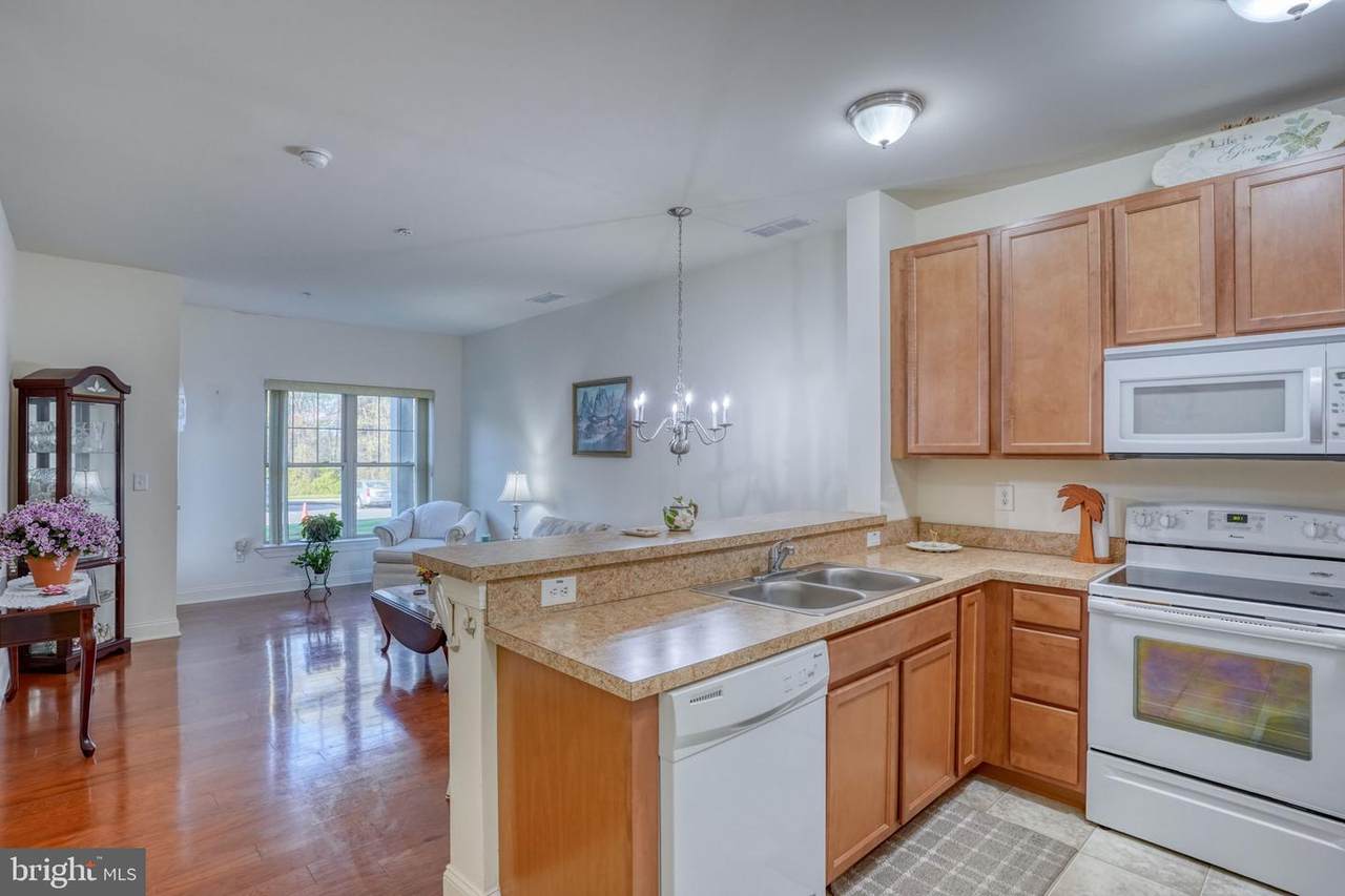 2000 Fountainview Circle - Photo 1