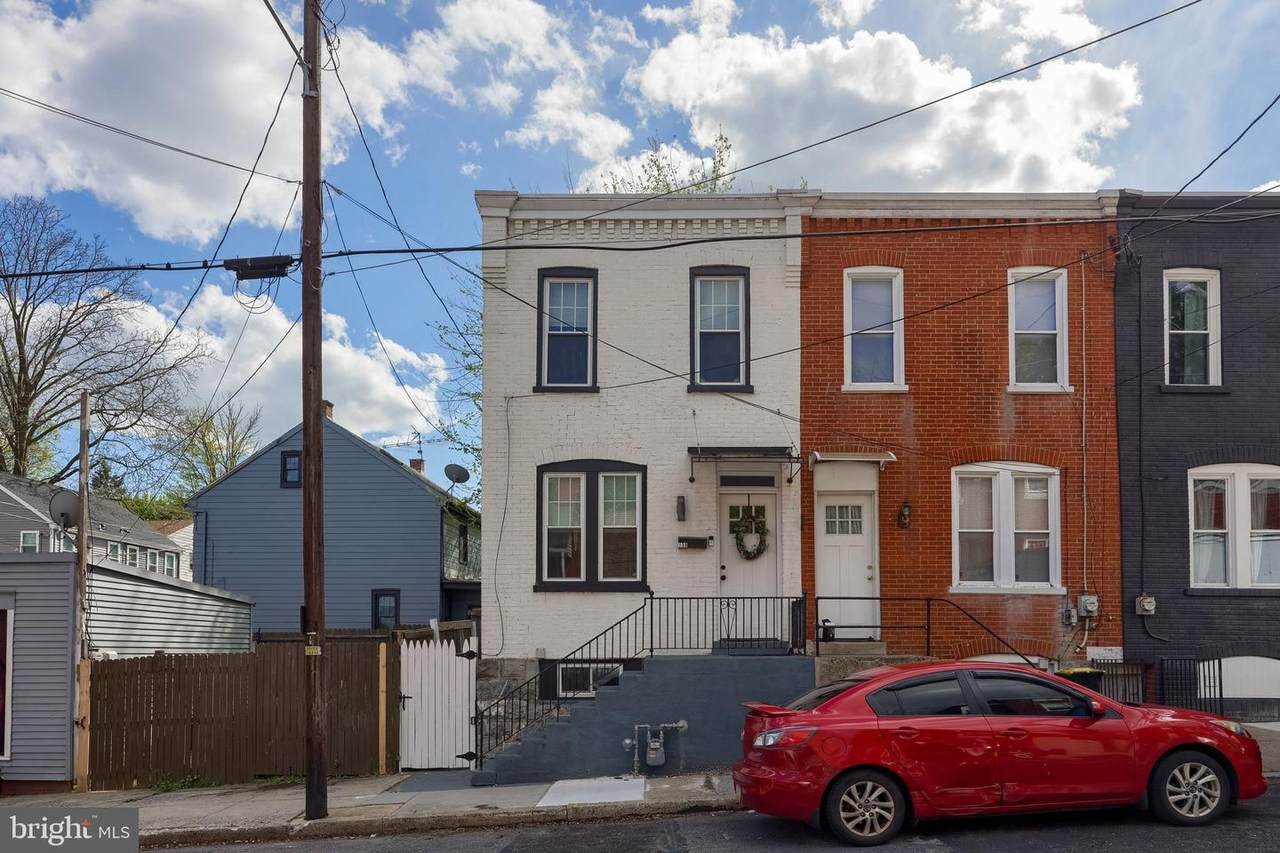 138 Laurel Street - Photo 1