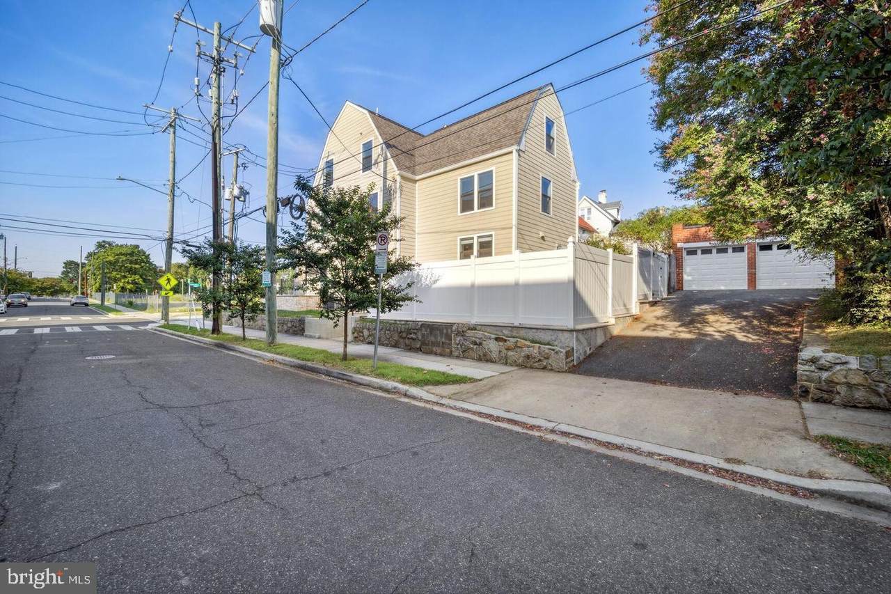 901 Lawrence Street - Photo 1