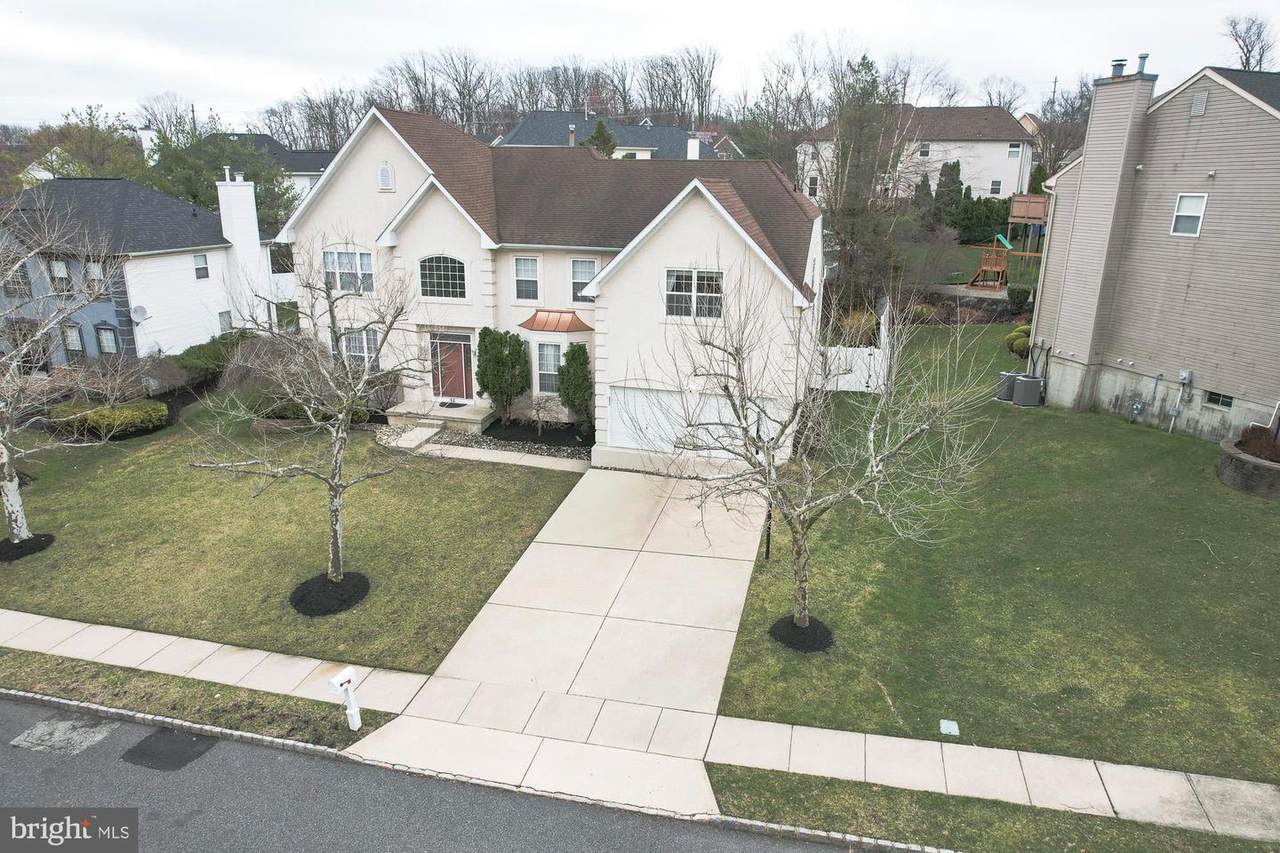 11 Exton Circle - Photo 1