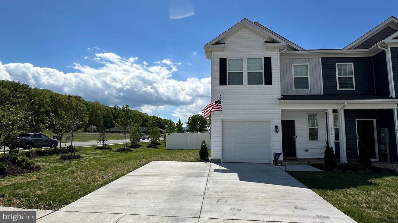 121 Caterpillar Drive - Photo 1