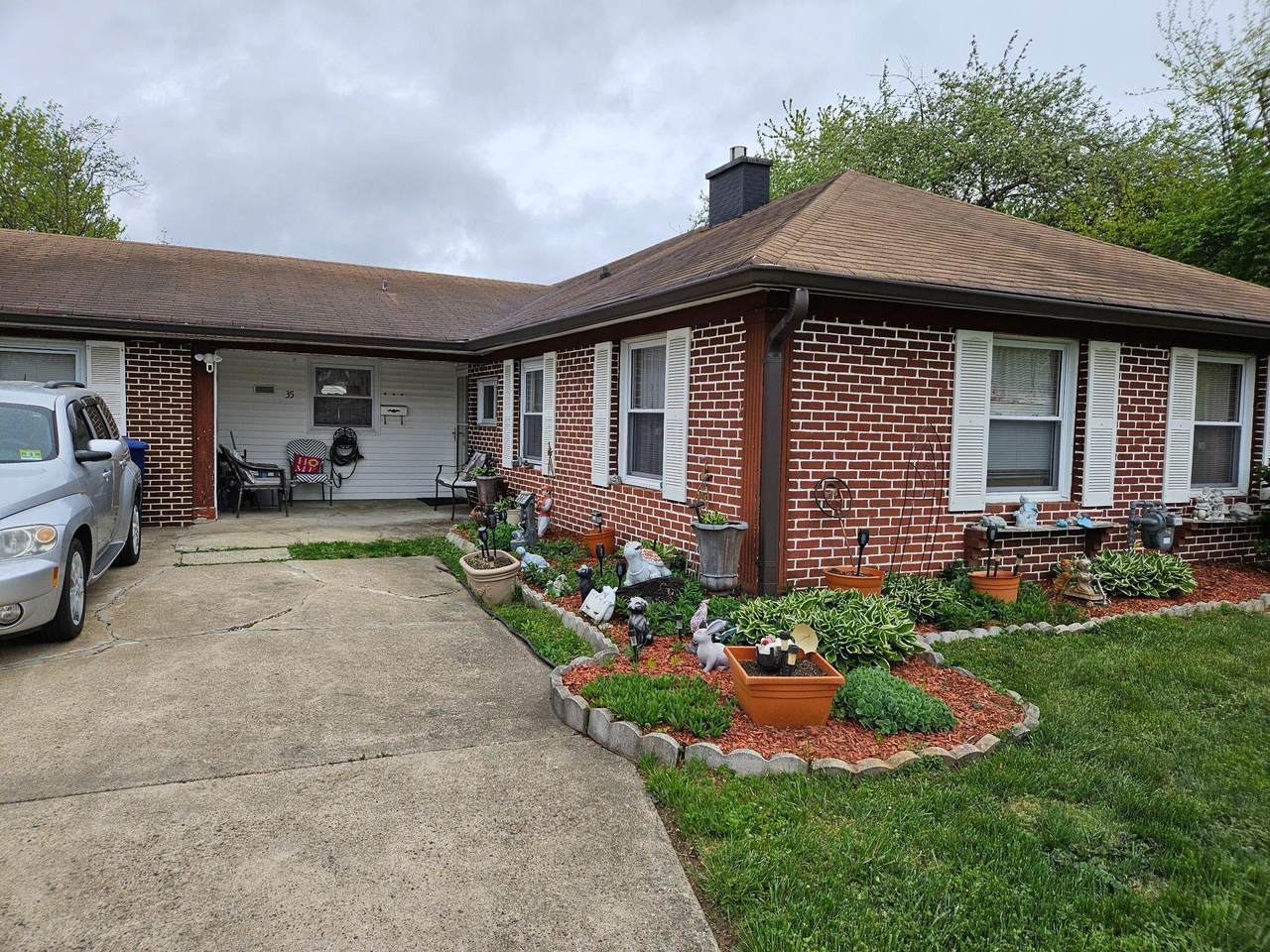 35 Pickwick Lane - Photo 1