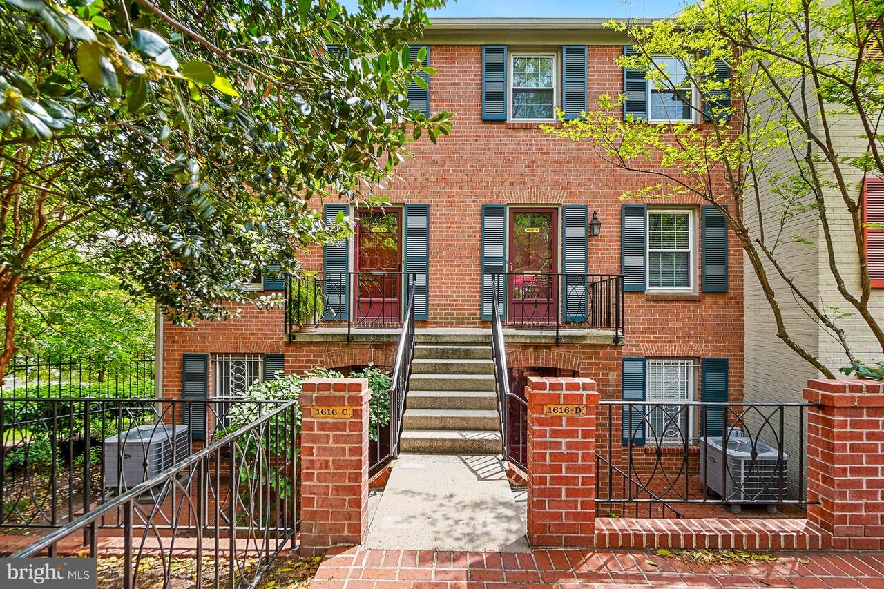 1616 Beekman Place - Photo 1