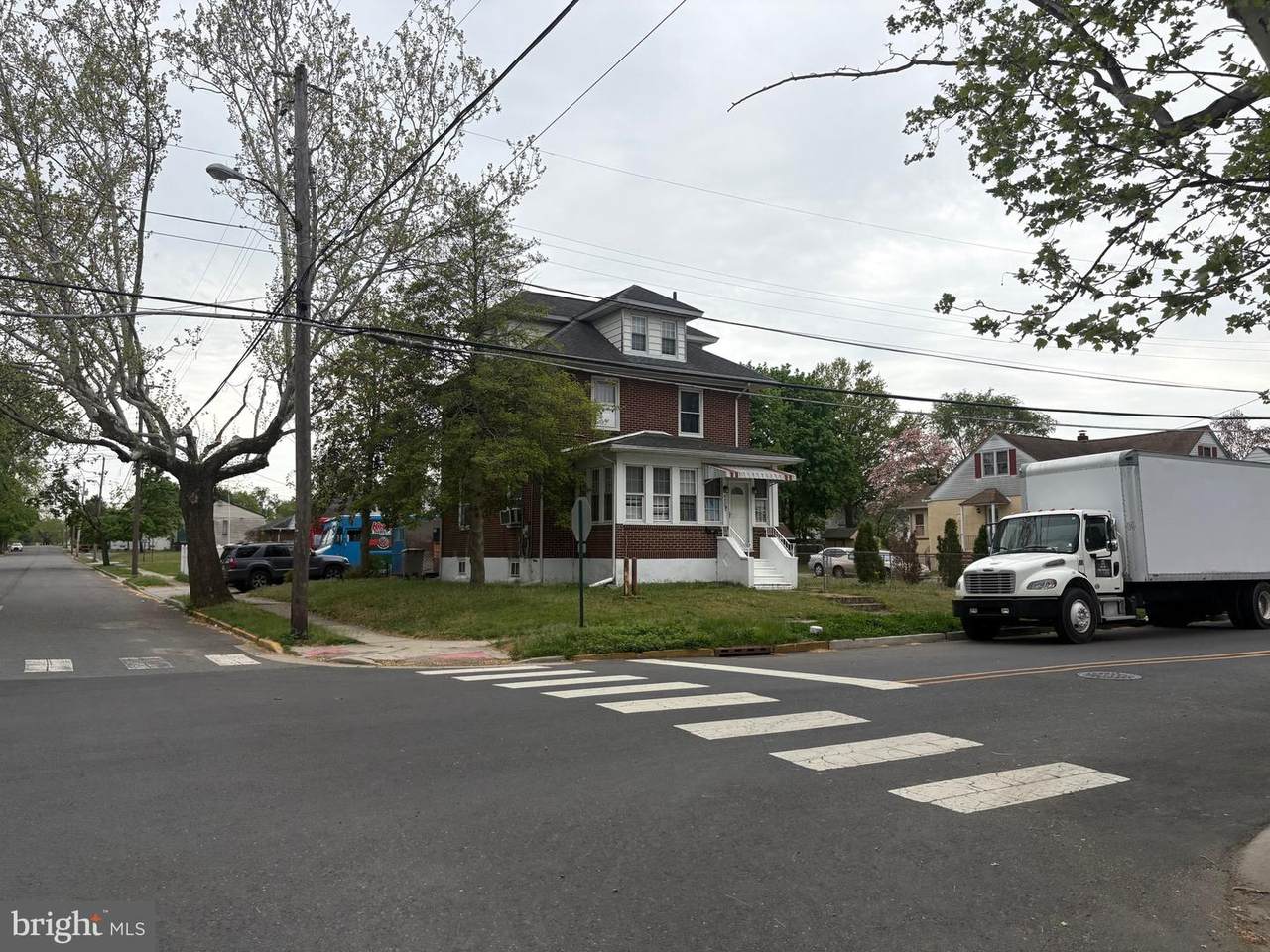 400 Thomson Avenue - Photo 1