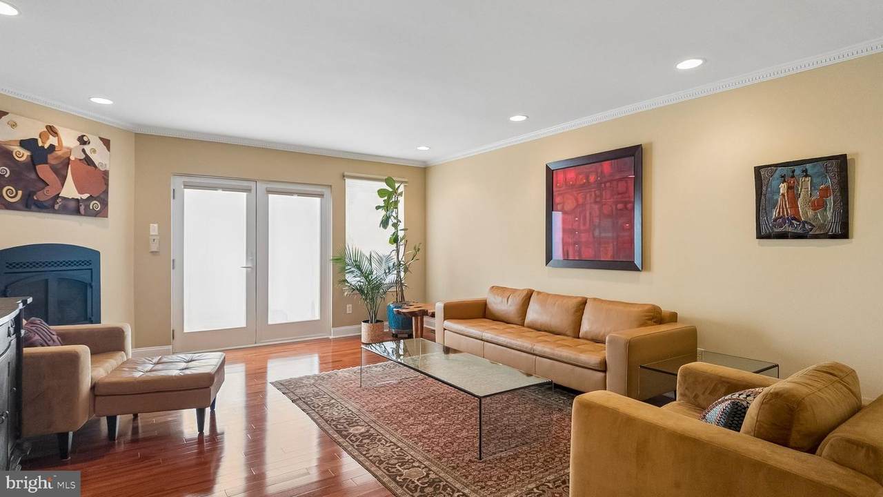 718 19TH Street - Photo 1