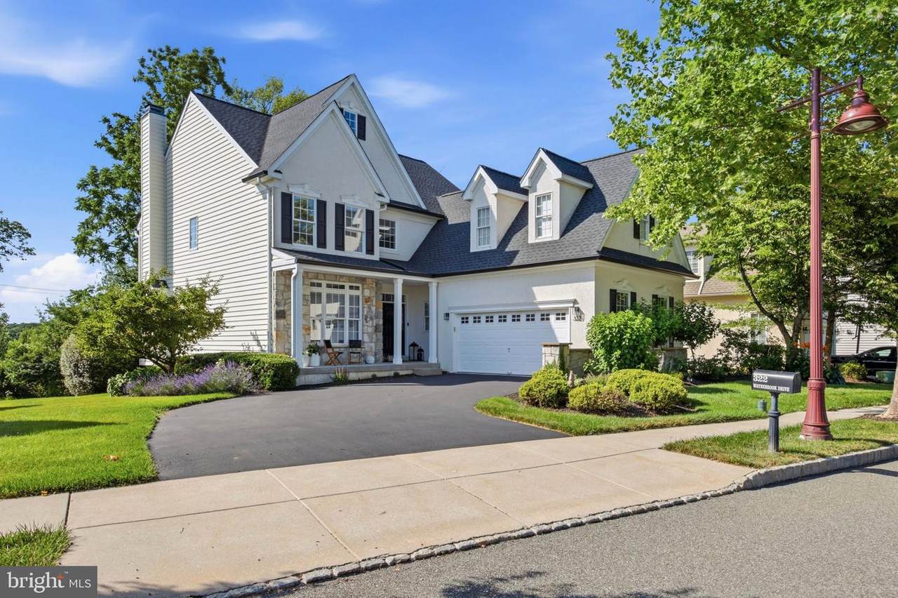 322 Waynebrook Drive - Photo 1