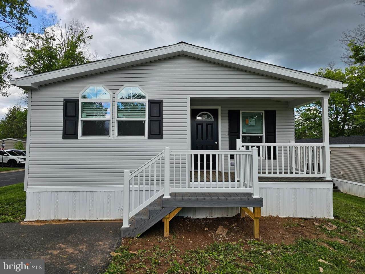 140 Pawnee Avenue - Photo 1
