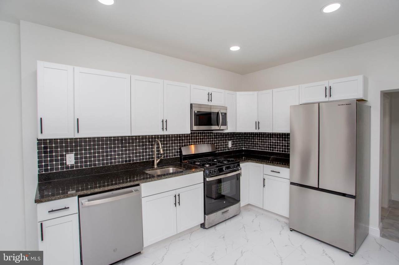 415 Hobart Street - Photo 1
