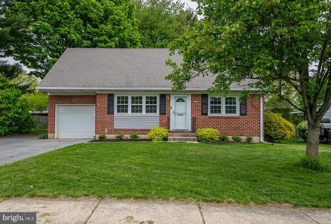 136 Bradley Avenue - Photo 1