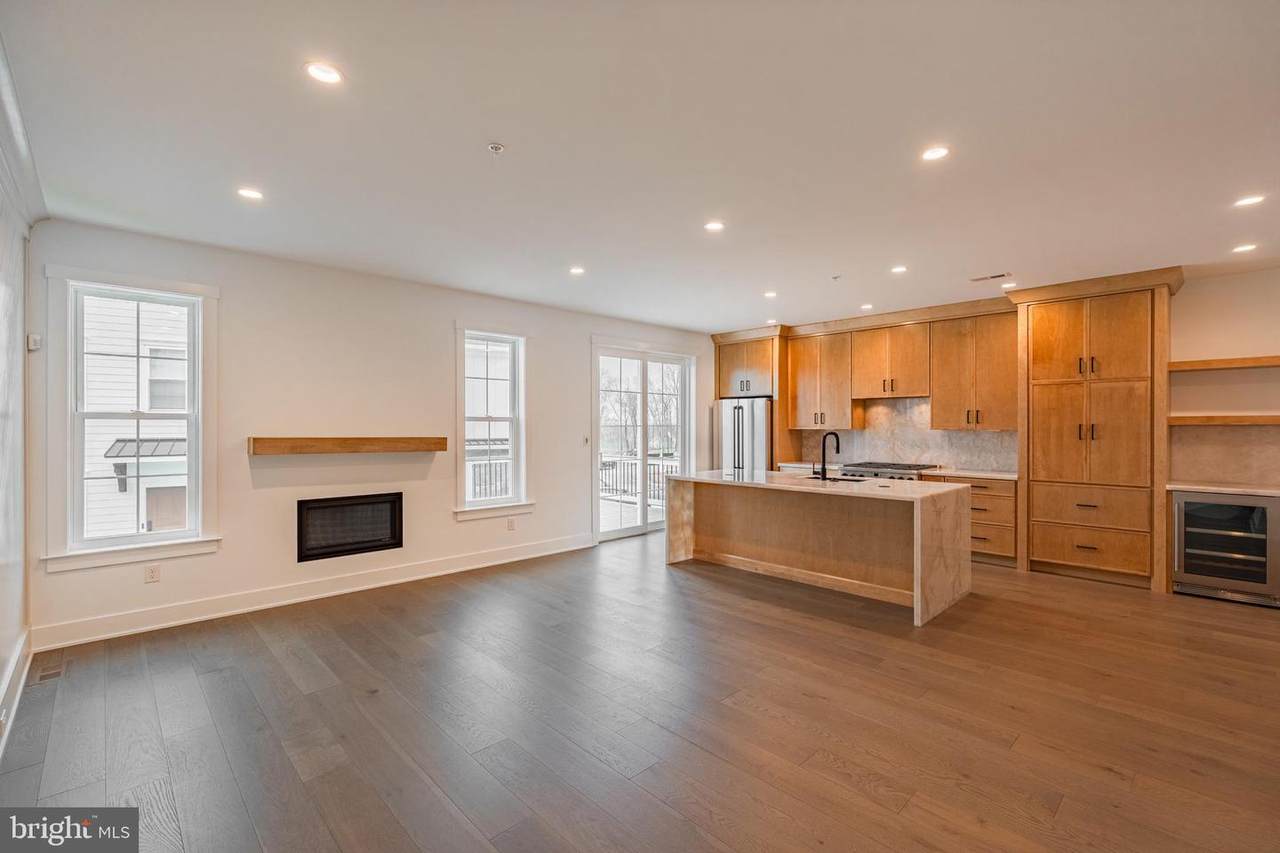 https://bt-photos.global.ssl.fastly.net/brightmls/1280_boomver_1_804820313324-2.jpg