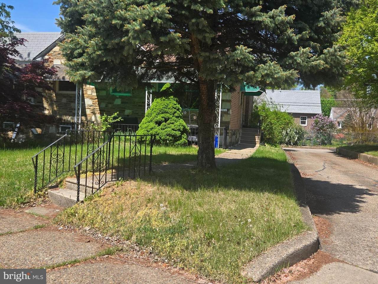 7382 Shelbourne Street - Photo 1