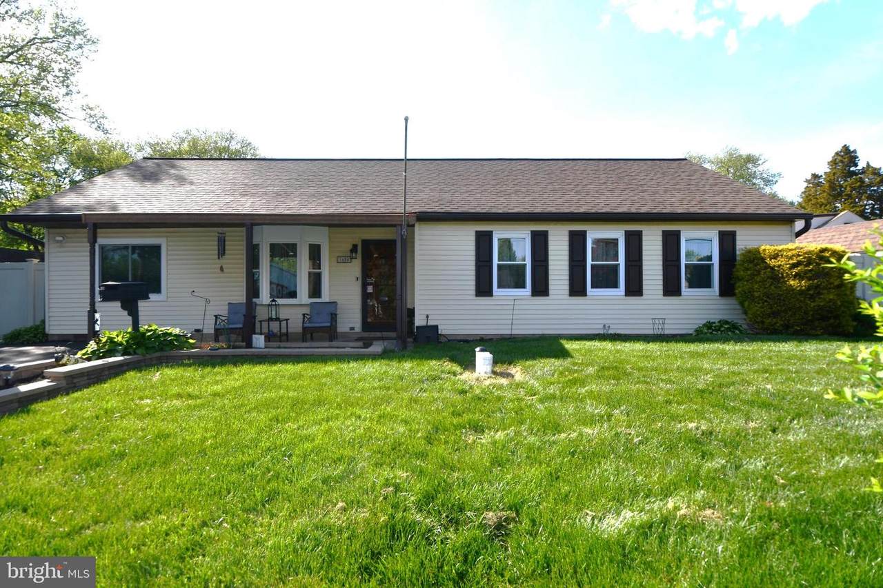 1654 Forrest Avenue - Photo 1