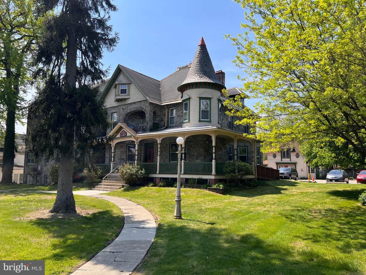 192 Lansdowne Avenue - Photo 1