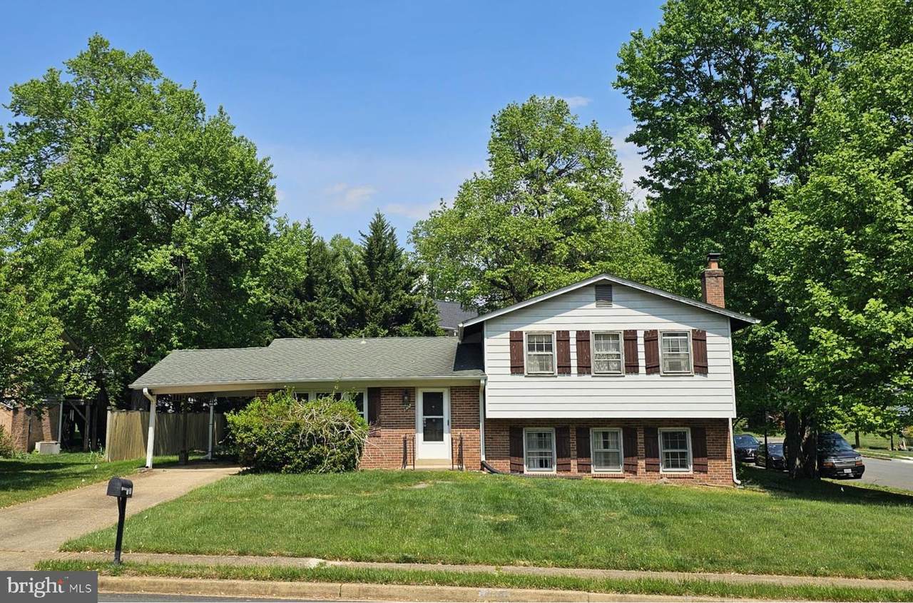 900 Carole Court - Photo 1