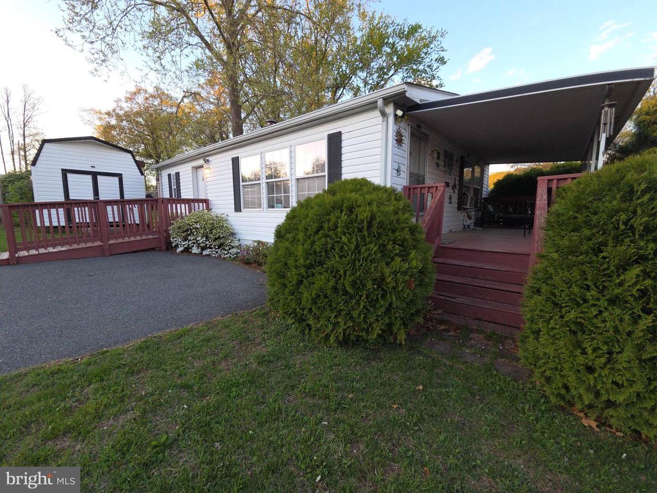 8 East Circle Drive - Photo 1