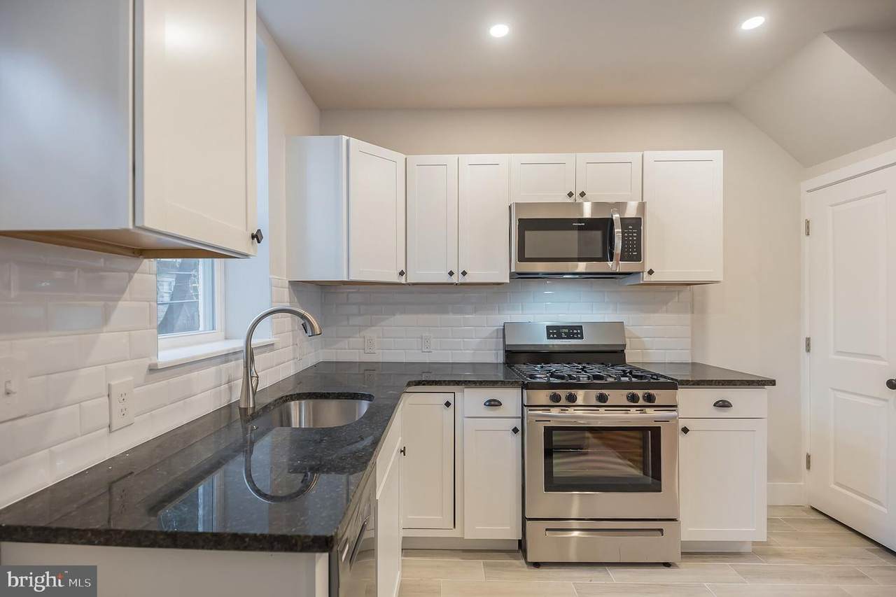1227 Peach Street - Photo 1