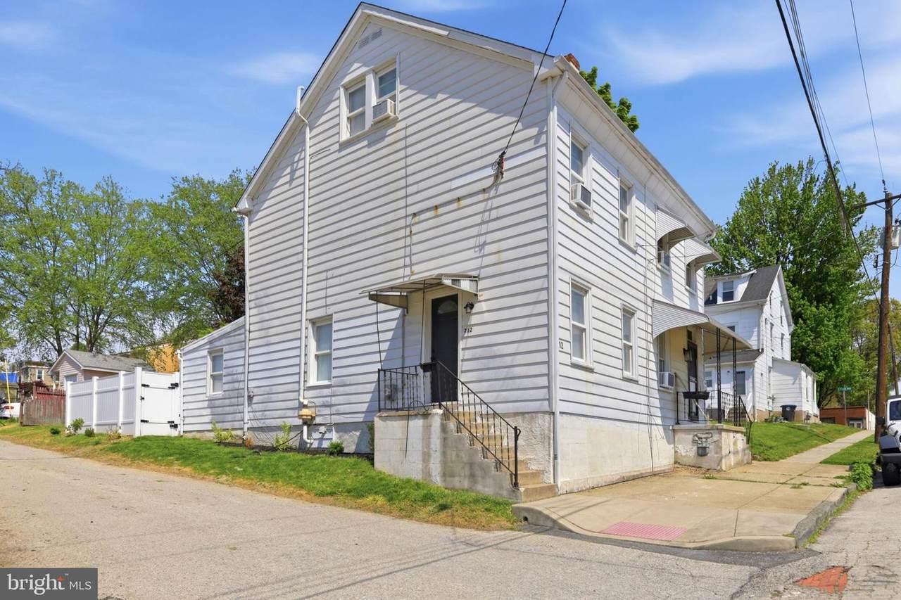 712 Wells Street - Photo 1