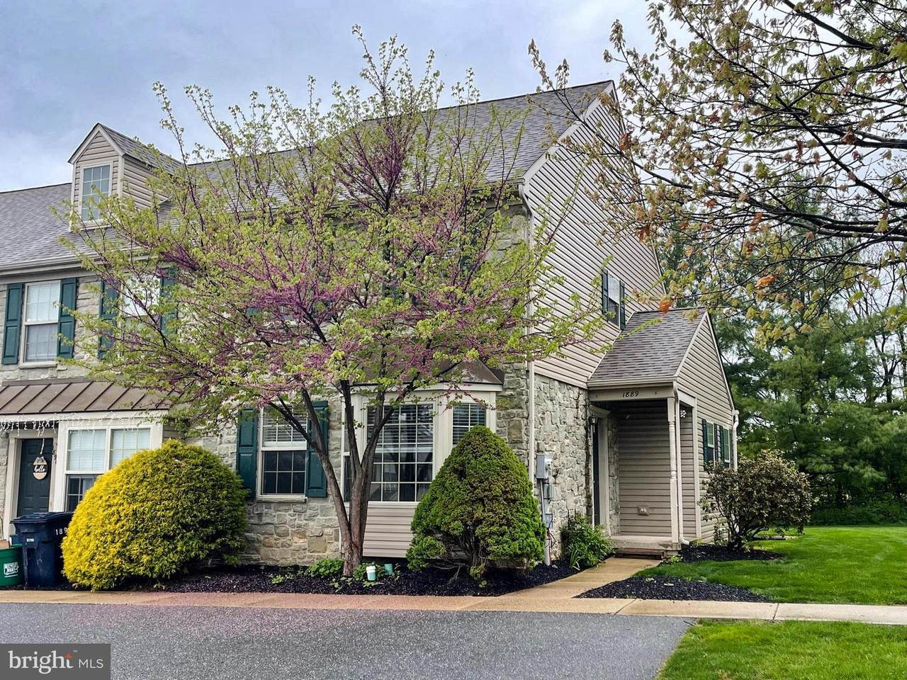 1889 Shady Oak Drive - Photo 1