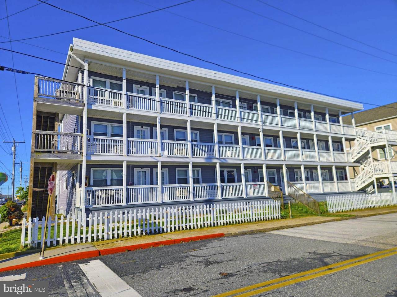 409 Saint Louis Avenue - Photo 1