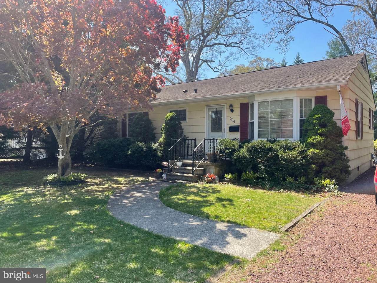 305 Edgewood Avenue - Photo 1