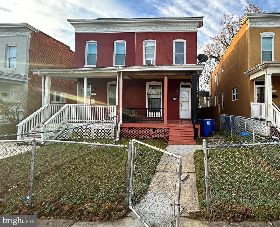 617 Dumbarton Avenue - Photo 1