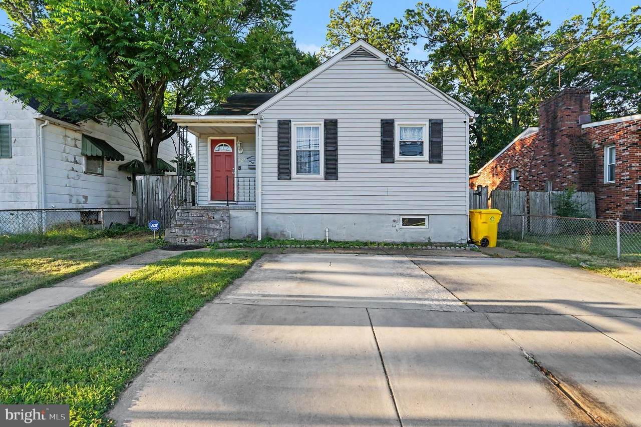 527 Stewart Avenue - Photo 1