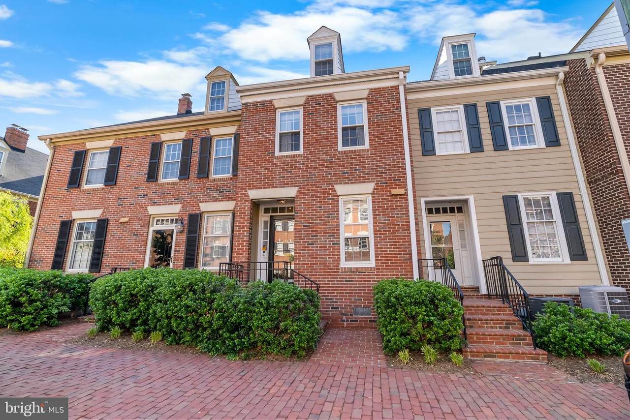 633 Columbus Street - Photo 1