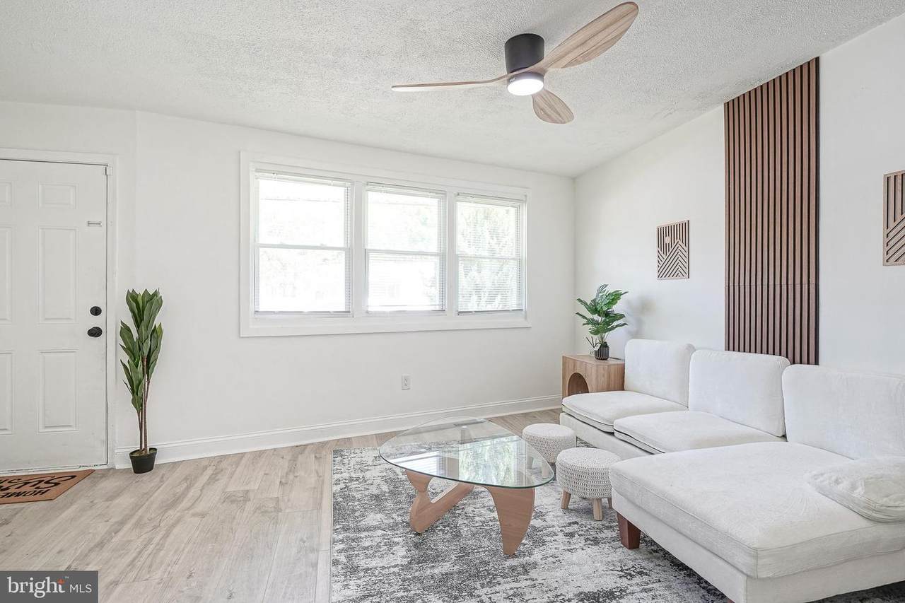 https://bt-photos.global.ssl.fastly.net/brightmls/1280_boomver_1_804842716438-2.jpg