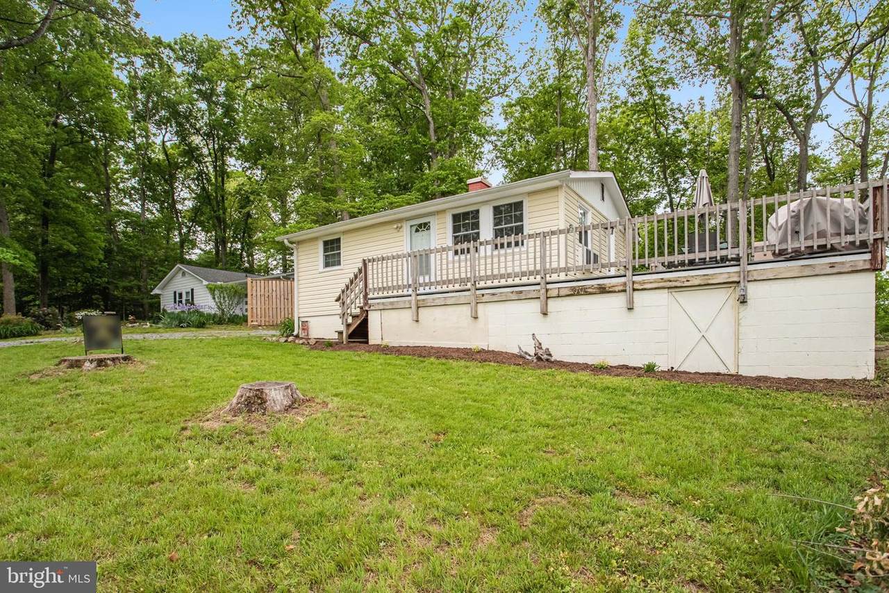 1047 Lakeview Drive - Photo 1
