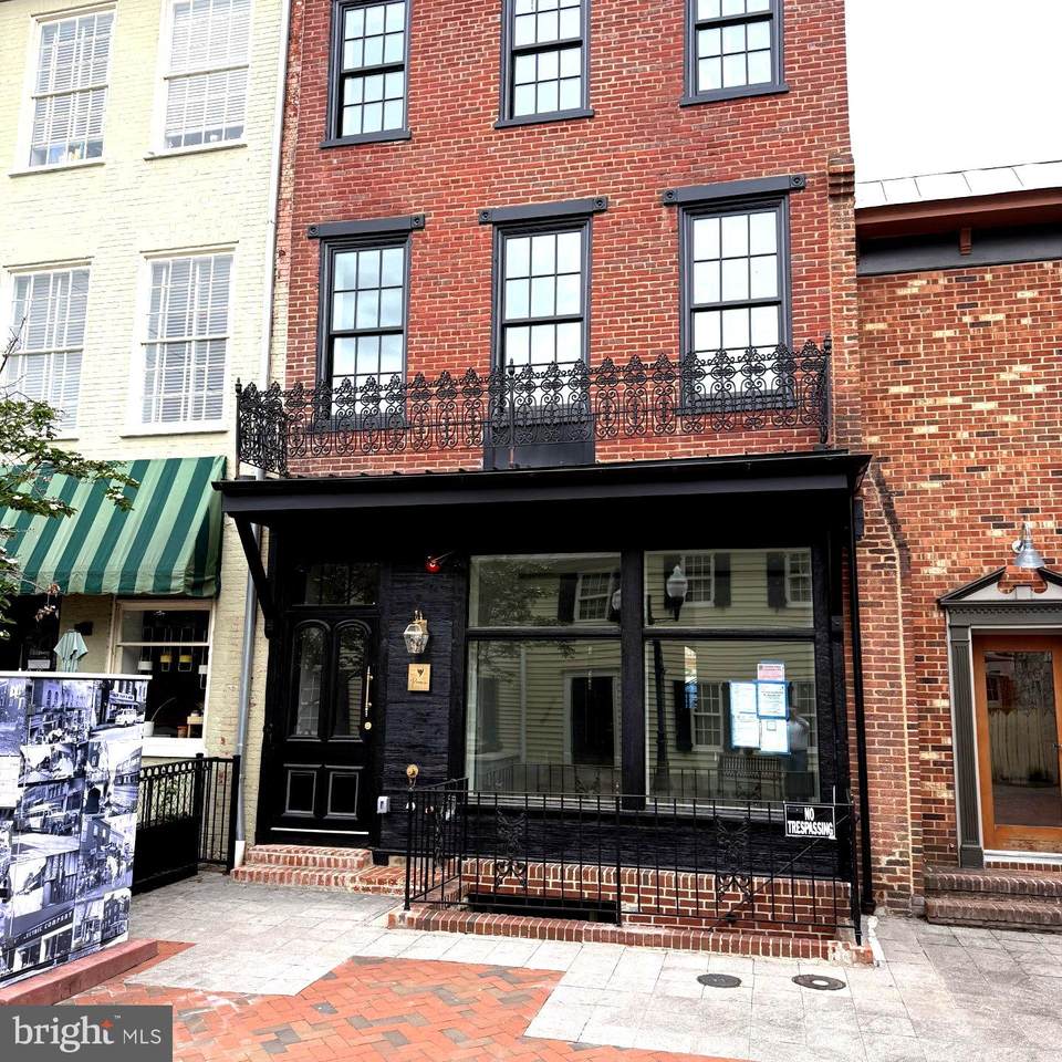 137 Loudoun Street - Photo 1