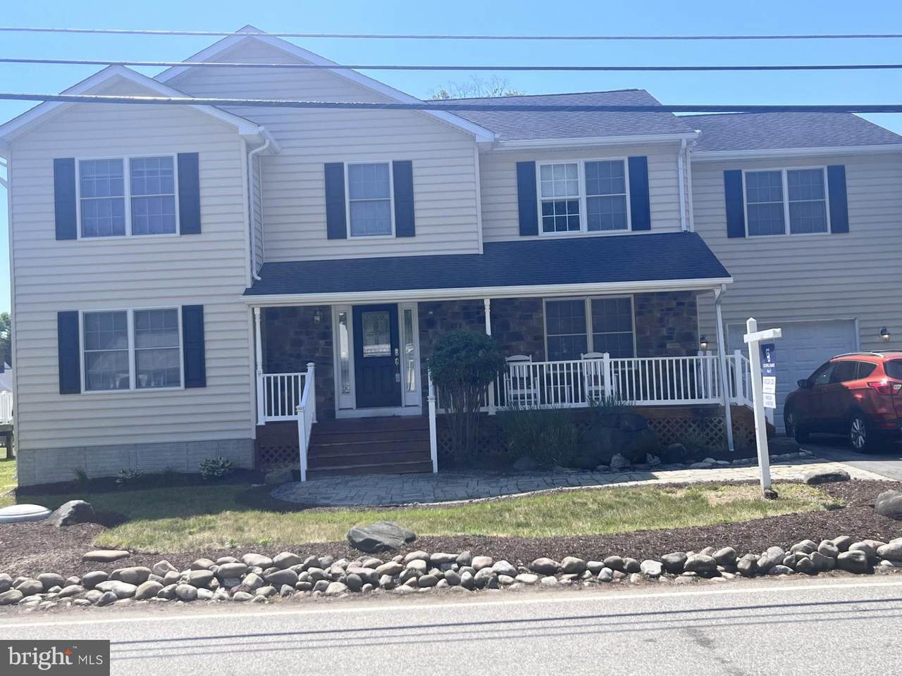 833 Selby Boulevard - Photo 1