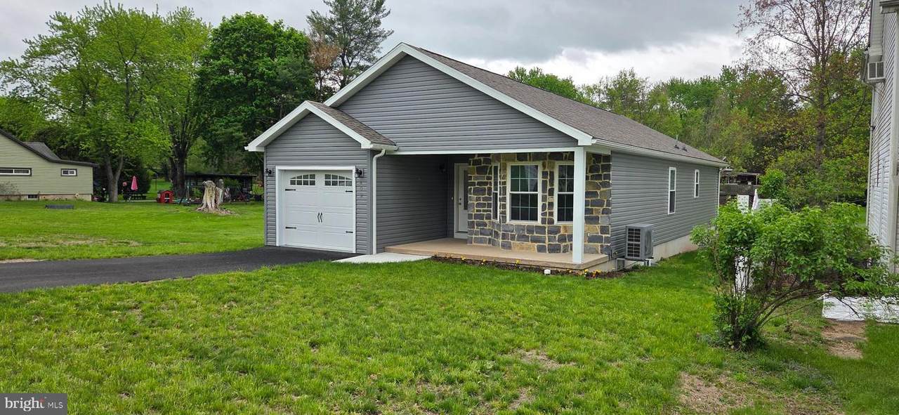 402 8TH Avenue - Photo 1