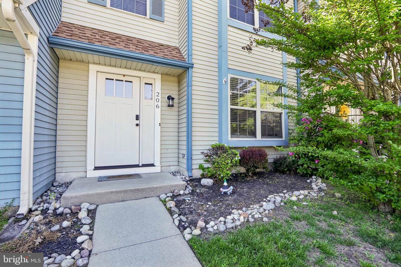 206 Douglas Court - Photo 1