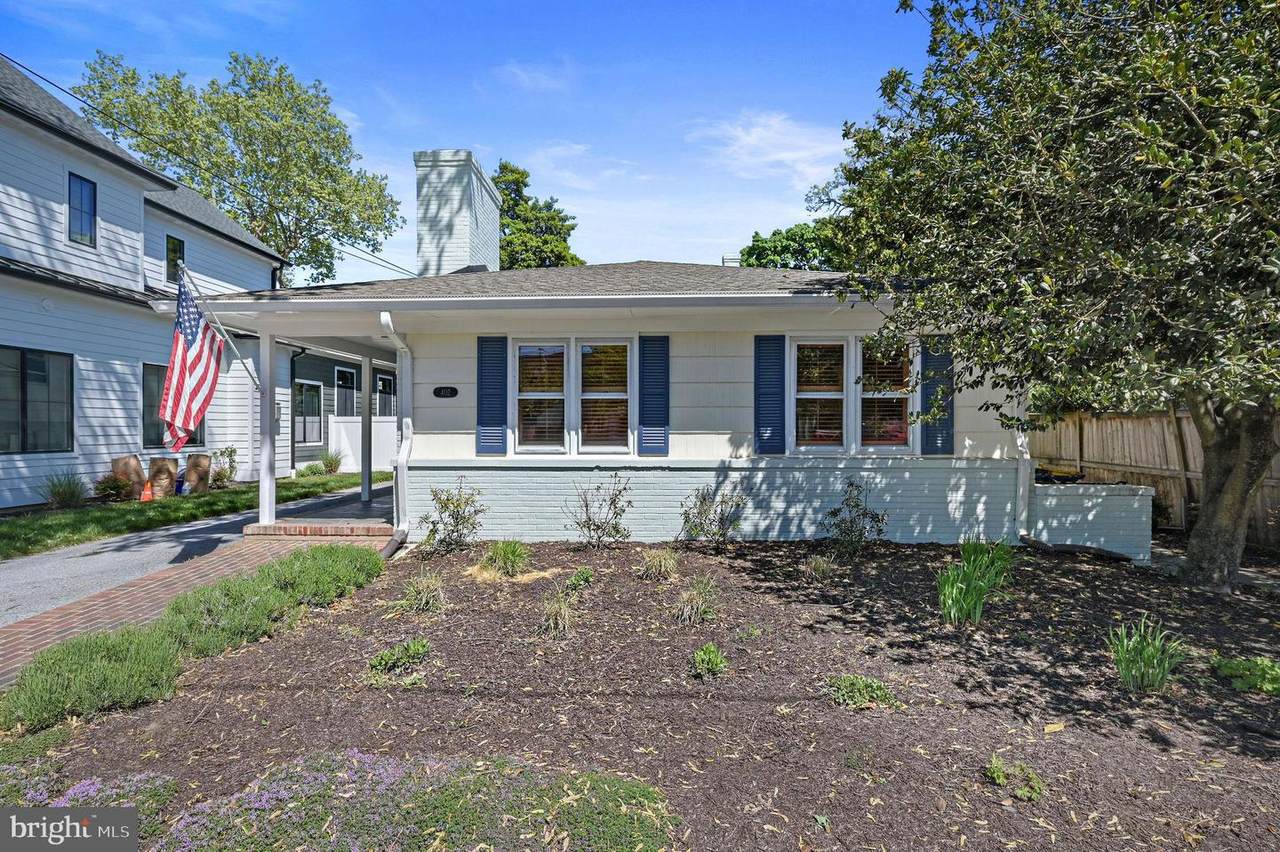 402 Bayard Avenue - Photo 1