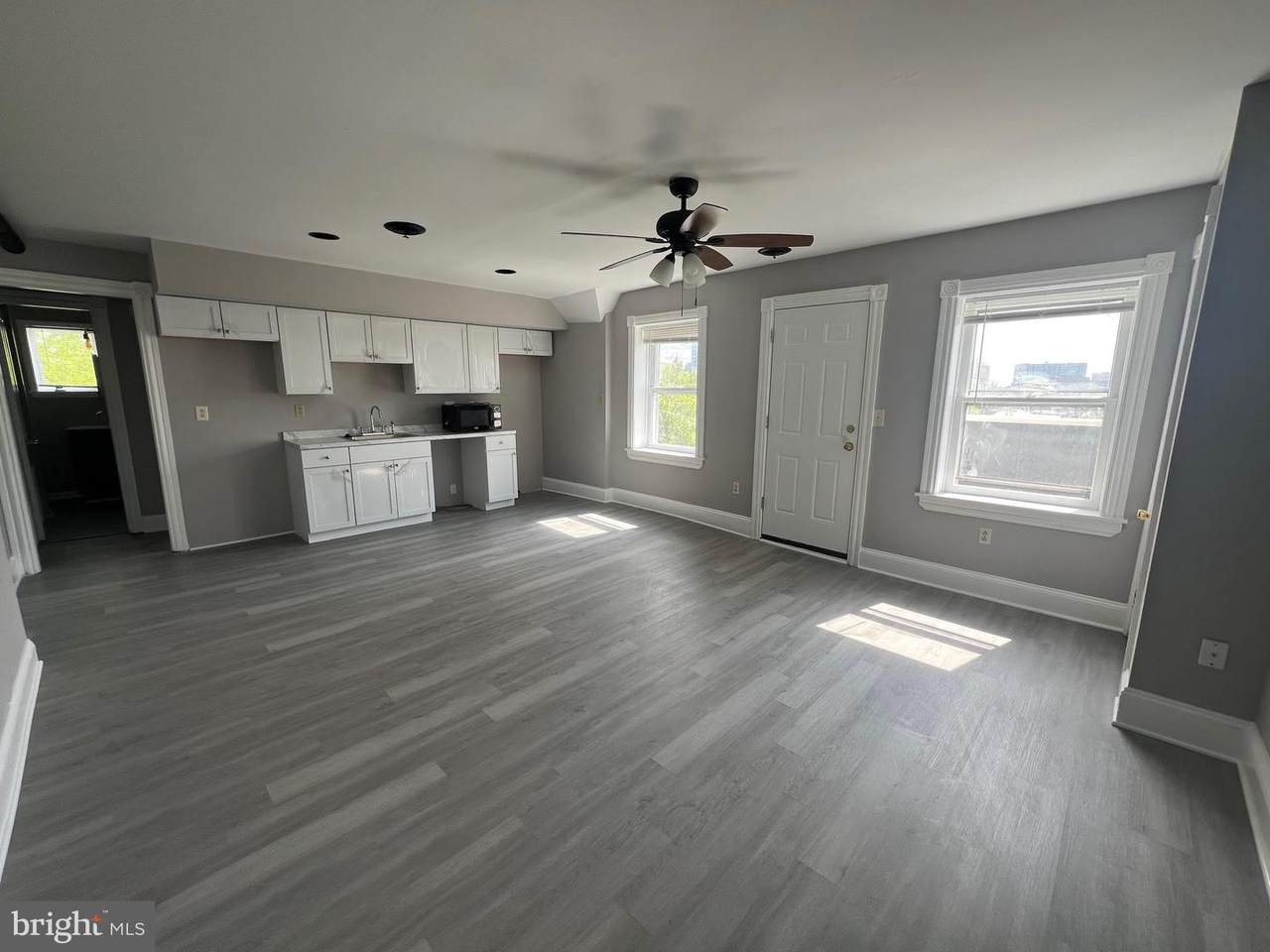 1000 W 8Th Street - Photo 1