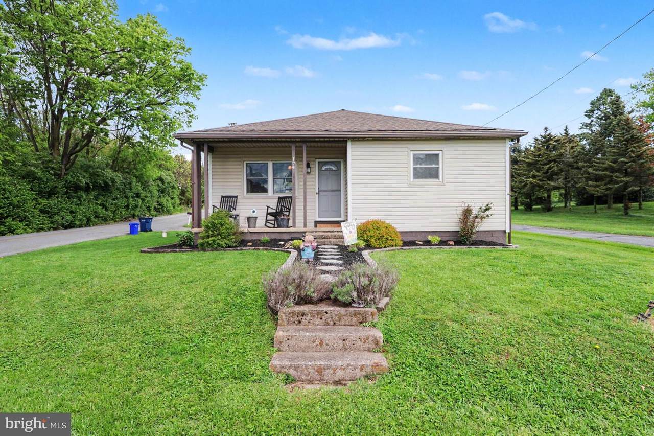 174 Hollywood Drive - Photo 1